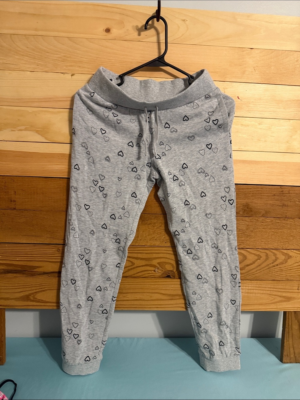 Girls' Gray Heart Print Jogger Pants